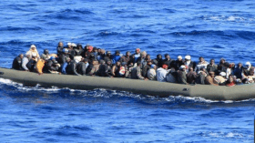 انقلاب قارب يقل 70 حراقا إفريقيا في عرض البحر