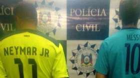الشرطة البرازيلية تُلقي القبض على “ميسي” و”نيمار”!؟