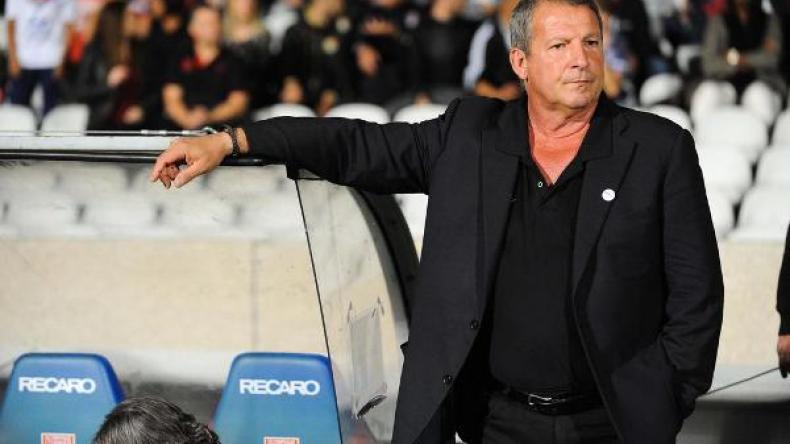 هل يرمي “الشيخ بلحمر” طوق النجاة لمدرب مونبلييه؟!