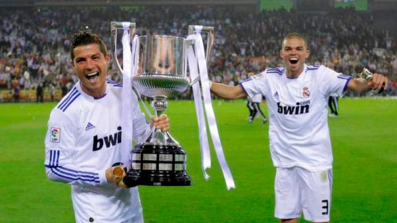 “بيبّي” يساعد الفقراء ورونالدو يضخ المياه في البحر!؟