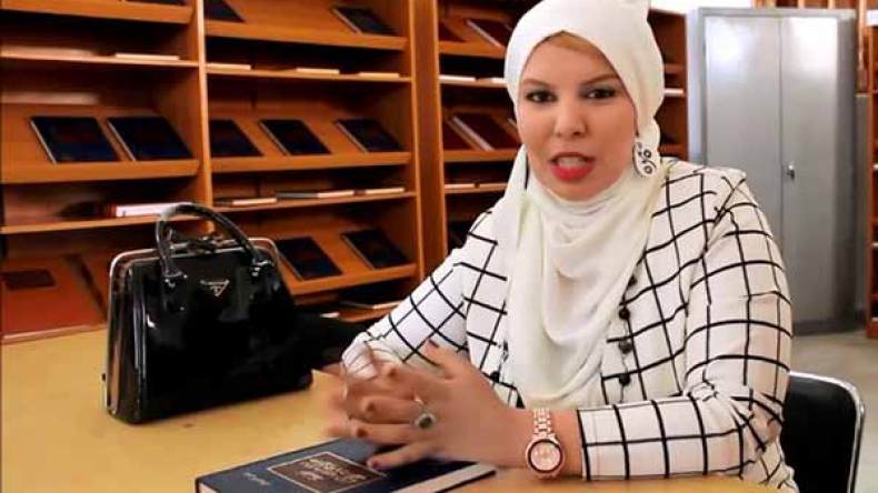 عتيقة علياوي تتألق في أضخم مسابقة عربية للمسؤولية الاجتماعية
