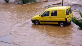 الأمطار تغرق مرافق عمومية وتشل الحركة بأحياء ورقلة