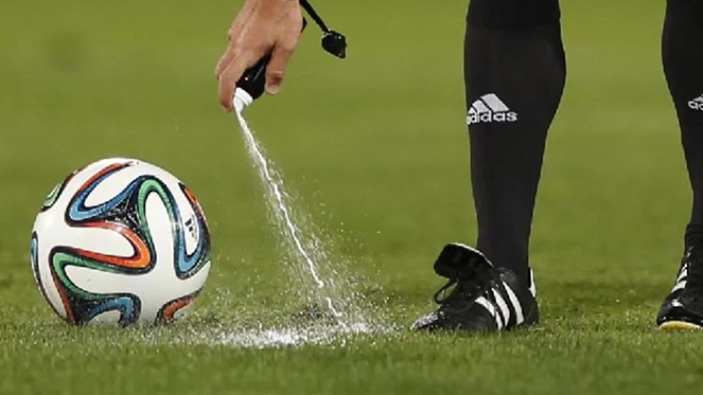 استعمال الرذاذ المتلاشي‮ ‬من طرف الحكام الجزائريين ‬بدءا من هذا الموسم