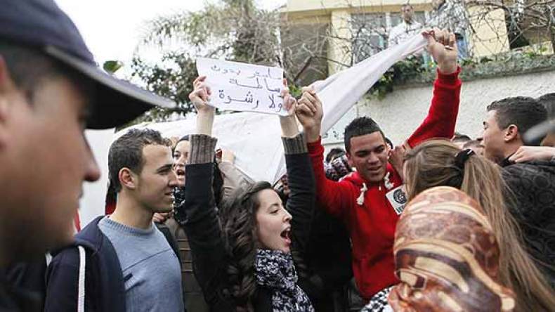 حاملو ماجستير الحقوق يطالبون حجار بتمكينهم من التسجيل في الدكتوراه