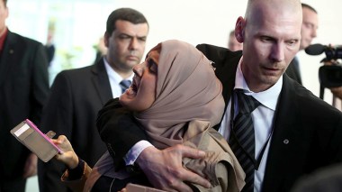 فجر العادلي تهين السيسي وتخطف الأضواء من إلهام ويسرا