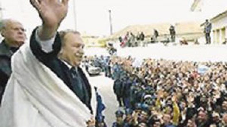 صرف مبلغ ما يقارب 10 ملايير للتكفل بضحايا المأساة الوطنية