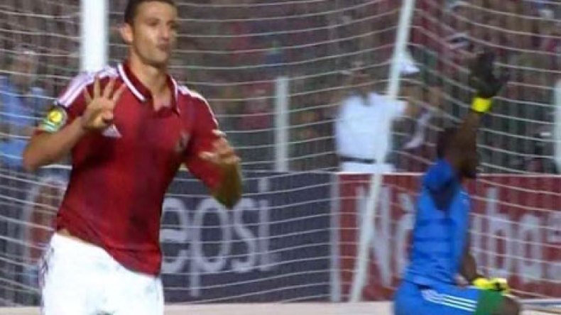 شعار رابعة مجددا في مباراة الأهلي وأبو تريكة يتجاهل وزير الرياضة