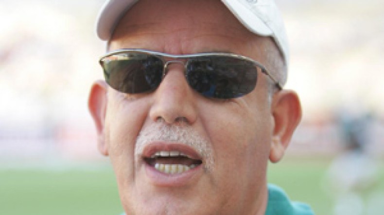 سعدان يشحن اللاعبين ويخشى عمل الكواليس