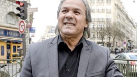 على الصحافة الجزائرية التعلم من الفرنسيين.. ولا أستطيع انتقاد زطشي و”الفاف”!؟