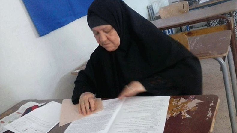 الحاجة ربيعة.. تطمح إلى نيل البكالوريا لدراسة الشريعة في الجامعة