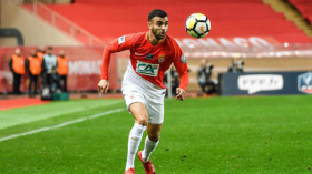 غزال يقترب من تعويض محرز في ليستر سيتي