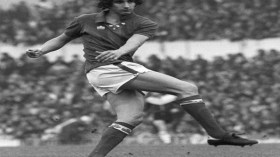 الجزائري حركوك يتصدّر عرب إنجلترا!