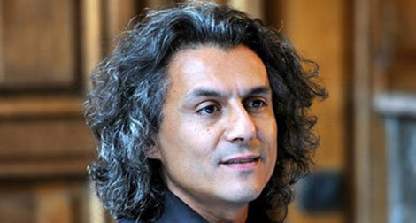 Le candidat à la présidentielle de 2014, Rachid Nekkaz rend son passeport français