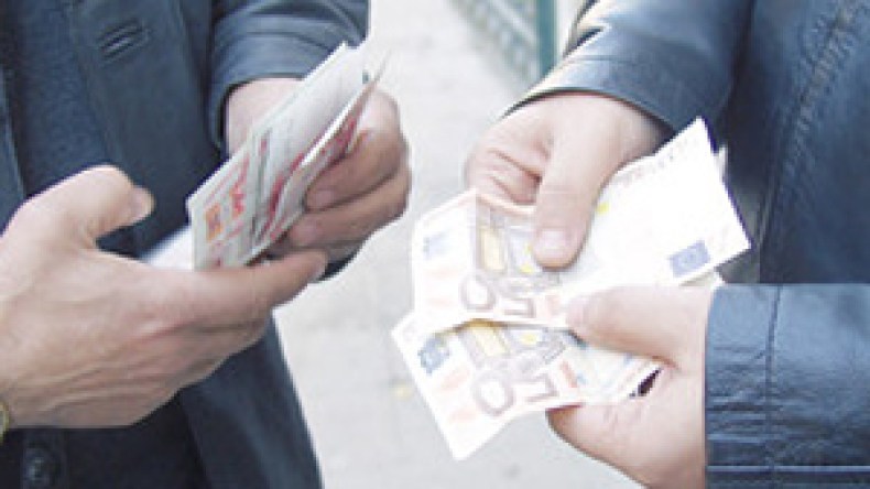 نواب يطالبون بلجنة برلمانية للتحقيق في تفشي الرشوة