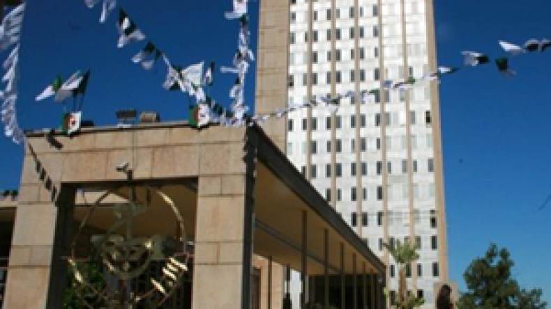 وقفة احتجاجية اليوم لعمال وصحفيي الإذاعة الوطنية في ساحة الإذاعة