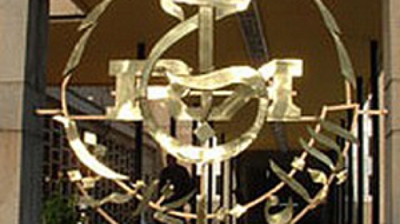 العقوبات تزيد من الاحتقان والإذاعة على فوهة بركان