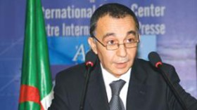 مدير الاذاعة الجزائرية يقيل 4 مسؤولين