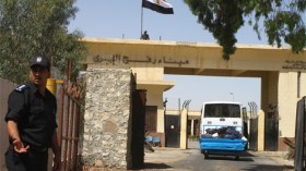 الغزّاويون يفرون من معبرهم المغلق مع مصر إلى مصيدة الموساد