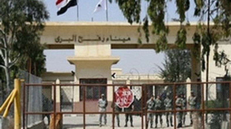 الشرطة المصرية تقتل مواطنا كان يحمل مساعدات لغزة