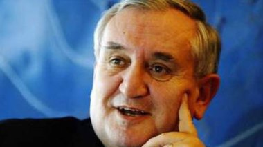 M. Raffarin à Alger : les projets de partenariat algéro-français au menu