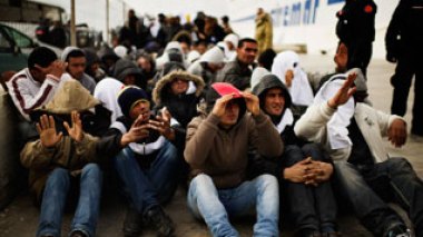 Italie: mutinerie et fuite collective de harraga algériens, marocains et tunisiens d’un centre d’internement