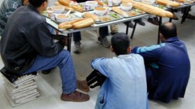 رجال‮ ‬يهربون من زوجاتهم إلى مطاعم الرحمة