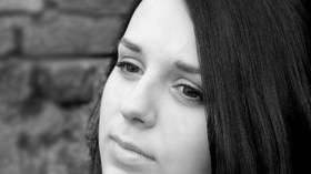 صديقتي بعد إدمانها… ترغب باستدراجي إلى دنيا الفاحشة وتكييف المزاج