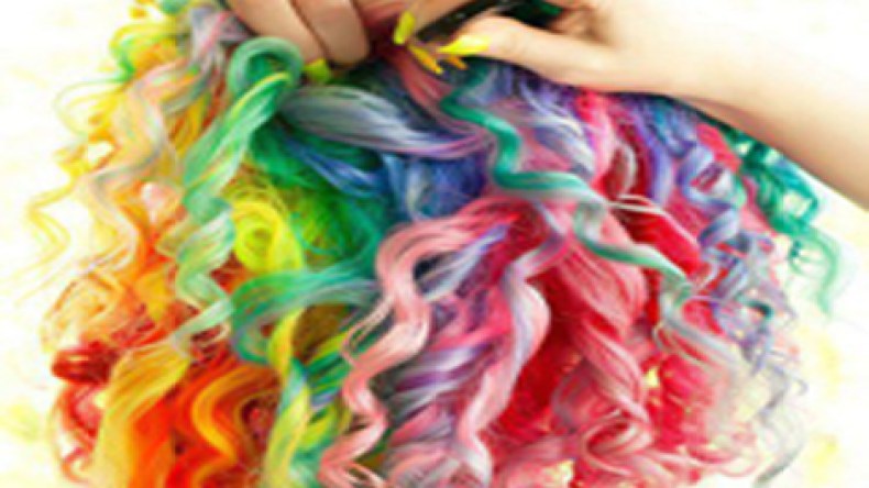 حماتي تفرض علي صبغ شعري بألوان قوس قزح !