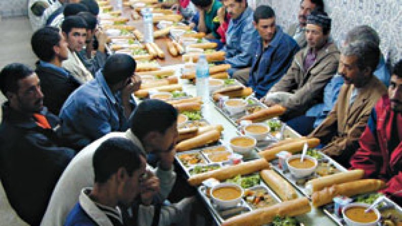 فتح‭ ‬220‭ ‬مطعم‭ ‬للرحمة‭ ‬ووجبات‭ ‬ساخنة‭ ‬أمام‭ ‬محطات‭ ‬النقل