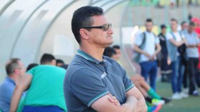 مراد رحموني: “سألجأ إلى الفيفا” والسفارة الجزائرية لاستعادة حقوقي