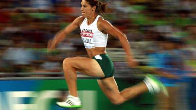 بطلة جزائرية تنتقد سياسة بناء المنشآت وإهمال الكفاءات