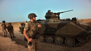Syrie: raids aériens intensifs à Homs, manifestations à Alep et Damas