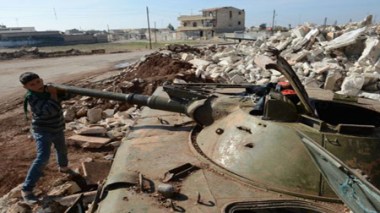 Nouveaux attentats en Syrie, l'aviation intensifie ses raids