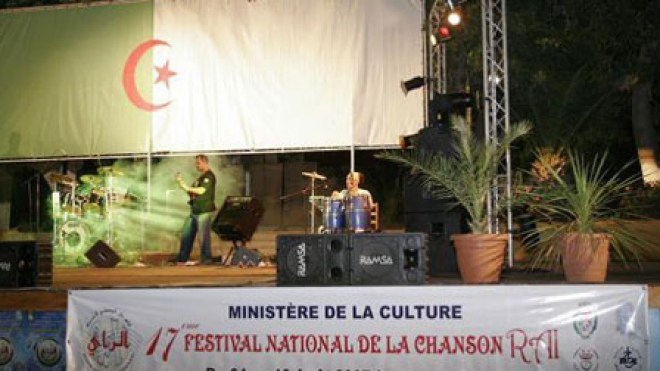 اختتام مهرجان الأغنية الوهرانية الأصيلة على أهازيج واي واي وخلّوه!!