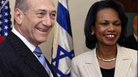 رايس تتجاهل غزة .. وتتعهد بتحسين ظروف المعيشة في الضفة !