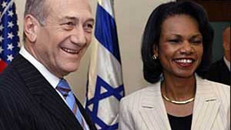 رايس تتجاهل غزة .. وتتعهد بتحسين ظروف المعيشة في الضفة !