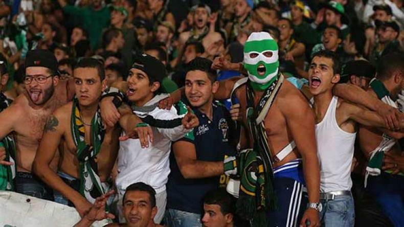 الجزائر تطلق سراح مناصرين للرجاء البيضاوي “ألهبا” مطار هواري بومدين