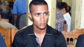 محمد رمضان يتعرض للإهانة في عزاء محمود عبد العزيز ؟؟