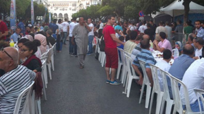 شباب ينظمّون إفطارا جماعيا في معقل قيادة “الأيياس” سابقا بسكيكدة