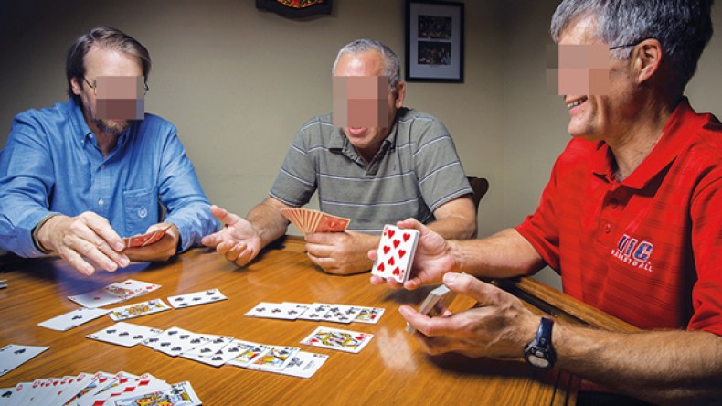 صائمون يقومون الليل على موائد القمار