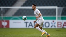 مدرب بروسيا مونشن جلاد باخ يشيد ببن سبعيني