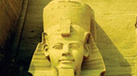 رمسيس الثاني بـ 400 مليون والإله أخناتون بـ 500 مليون