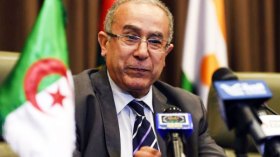 خبراء وباحثون دوليون يشيدون بدور الدبلوماسية الجزائرية