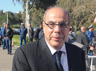 Henri Emile n'écarte pas son recrutement au sein de la FAF, tandis que Raouraoua “dénue l'information de tout fondement”