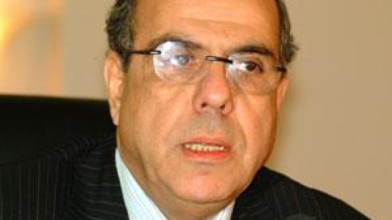 روراوة يناضل لرفع حصة اعتمادات الصحافيين الجزائريين