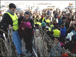 Algerians back from Libya aboard Tassili II praise State's interest in community living abroad