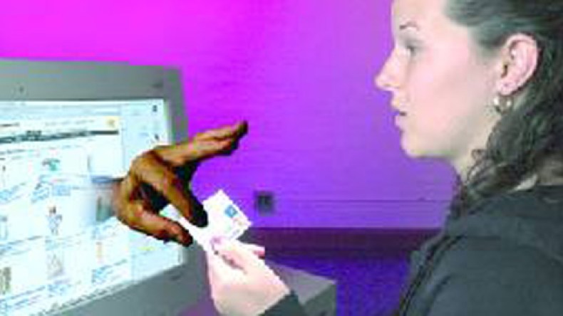 الإطاحة‭ ‬بعصابة‭ ‬تحترف‭ ‬سرقة‭ ‬أرصدة‭ ‬البنوك‭ ‬والشركات‭ ‬والجمعيات