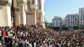 اعتصام جنود التعبئة أمام البريد المركزي