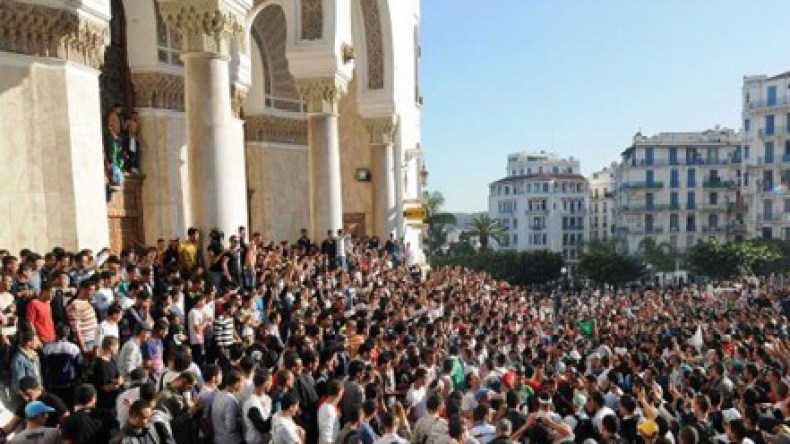 اعتصام جنود التعبئة أمام البريد المركزي
