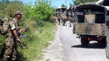 Les services de sécurité recherchent deux camions bourrés de « TNT »…et distribuent des tracts sommant les citoyens de rester à la maison